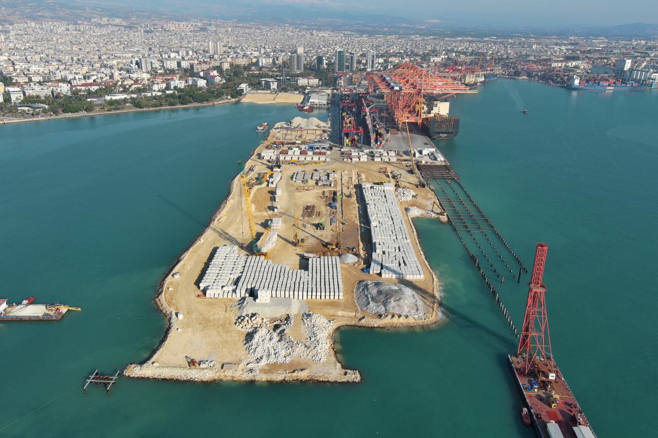 Mersin Limanı’nda 2 mega konteyner gemisine tıpkı anda hizmet verilecek