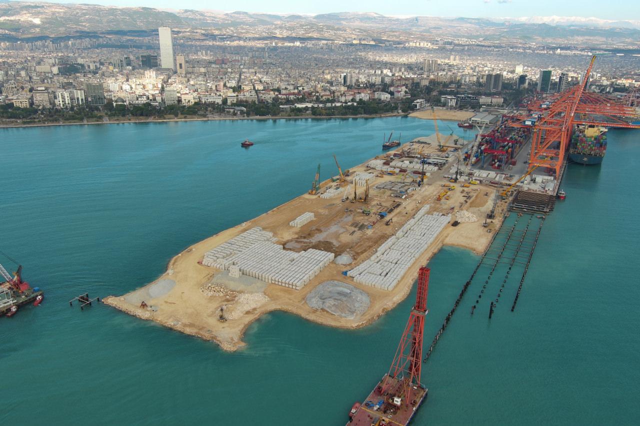 Mersin Limanı’nda 2 mega konteyner gemisine tıpkı anda hizmet verilecek