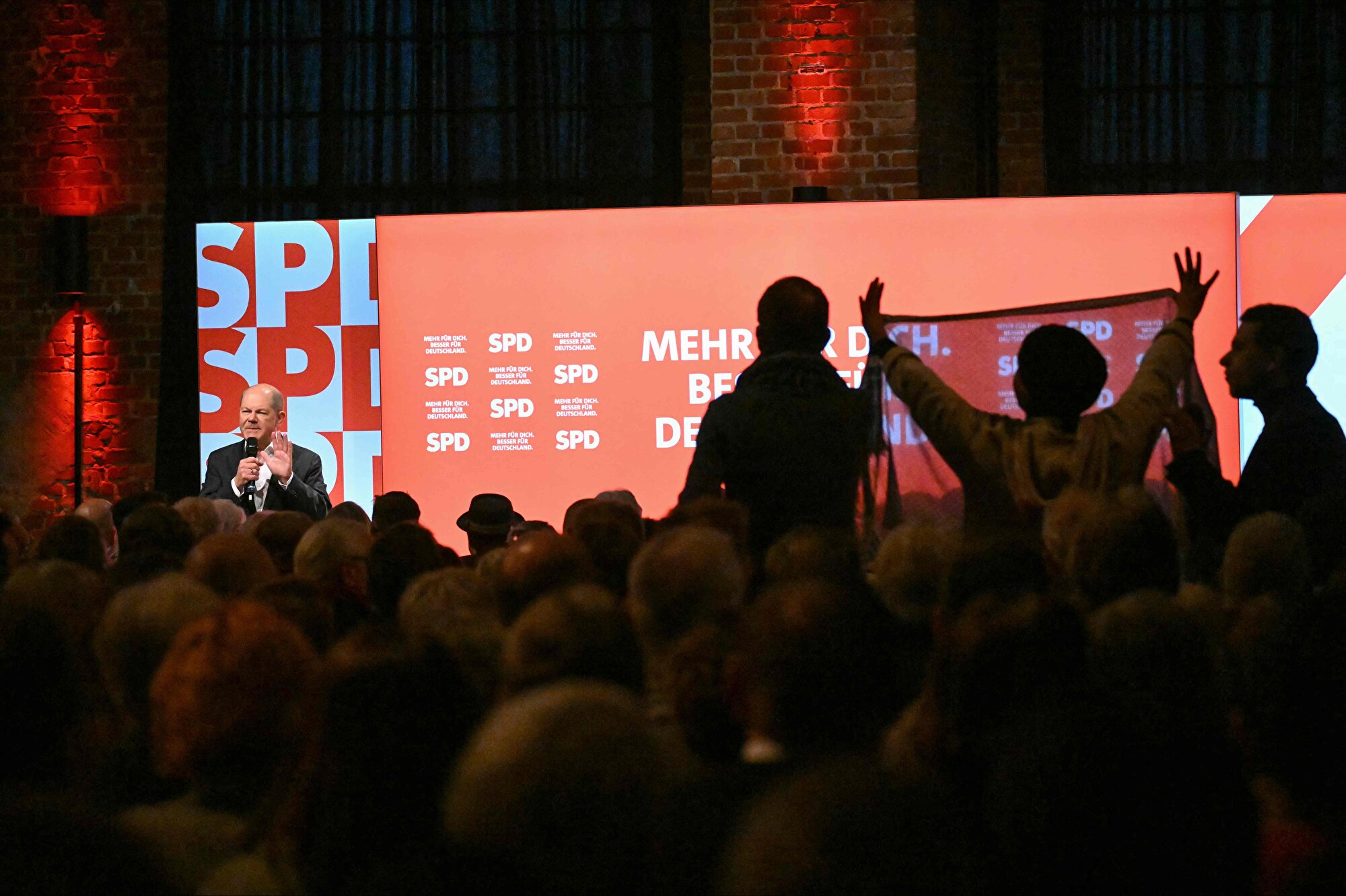 Olaf Scholz'e memleketinde soğuk duş: Gazze'deki soykırımın hata ortağısın