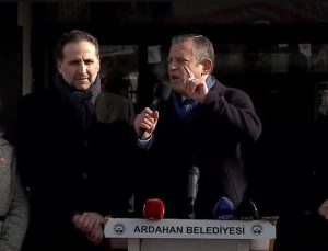Özgür Özel Ardahan’da konuştu: ‘Erdoğan zenginlerin dostudur, emeklilere bulamadığı parayı 40 haramilere bulmaktadır’