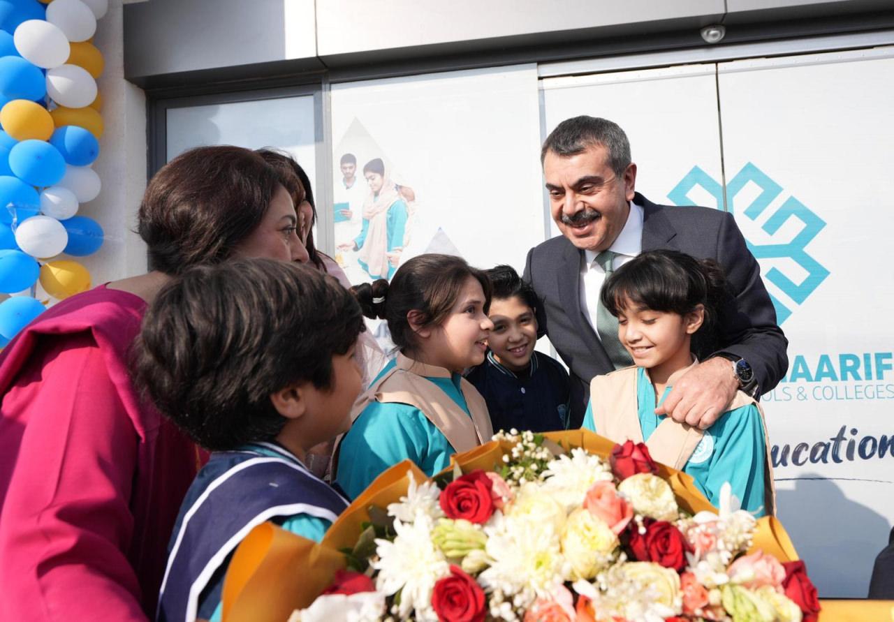 Pencap Eyaleti Başbakanı Meryem Navaz Şerif'ten Maarif Vakfı okuluna övgü