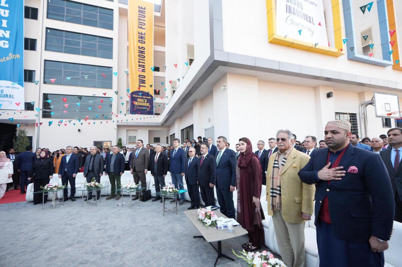 Pencap Eyaleti Başbakanı Meryem Navaz Şerif'ten Maarif Vakfı okuluna övgü