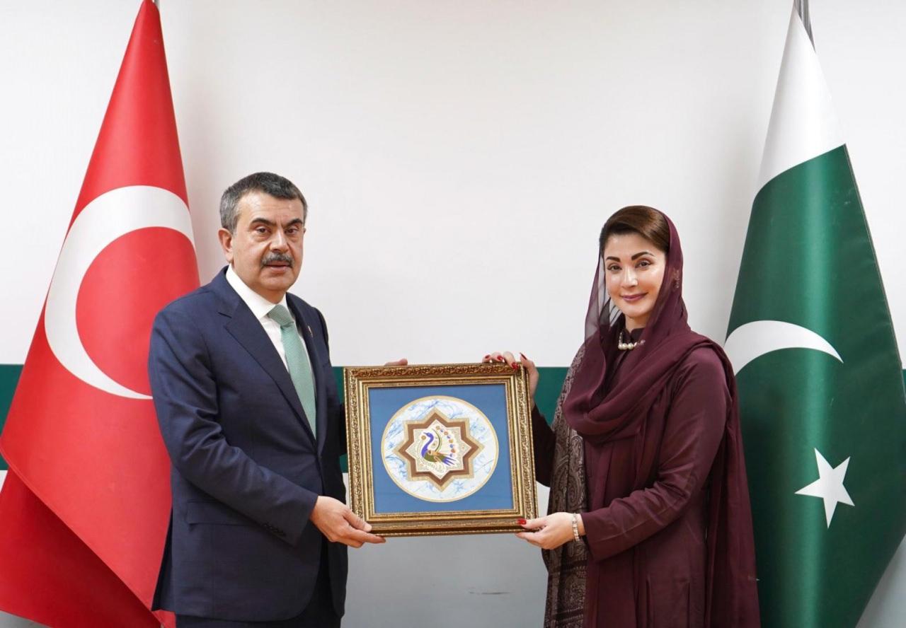 Pencap Eyaleti Başbakanı Meryem Navaz Şerif'ten Maarif Vakfı okuluna övgü