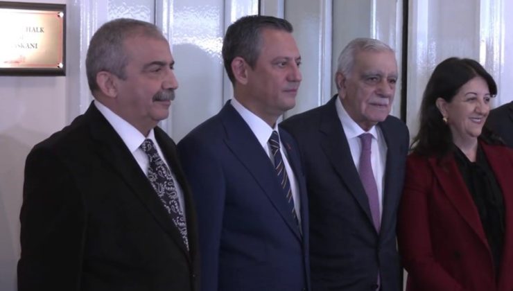 Son Dakika… DEM Parti heyeti Özgür Özel ile bir ortaya geldi