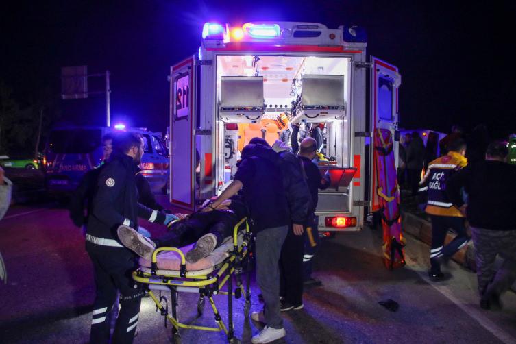Son dakika: Uşak'ta feci kaza: 28 yaralı