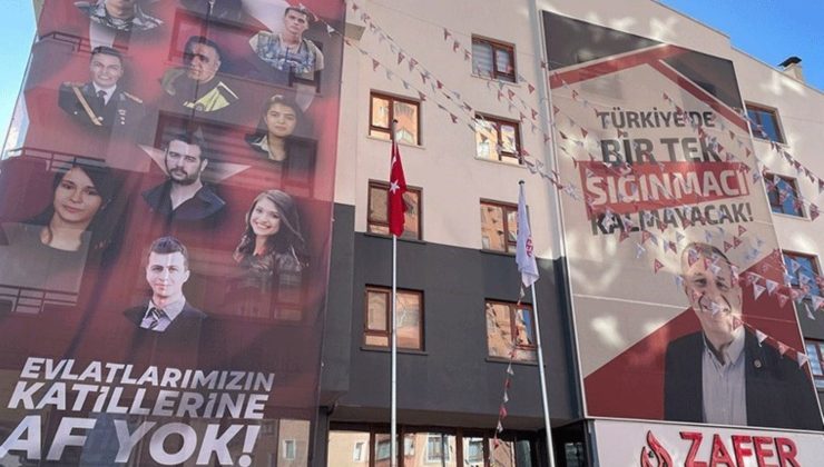Zafer Partisi Genel Merkezi’ne ‘Evlatlarımızın katillerine af yok’ yazılı pankart asıldı