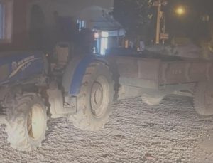 Bursa’da feci olay: Babasının kullandığı traktörün altında kaldı!