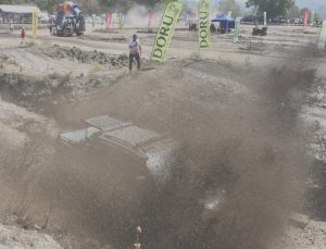 DÜSOF’un Off-road şöleni: Türkiye’nin dört bir yanından gelen heyecan dolu sürücüler 73 araçla zorlu pistte
