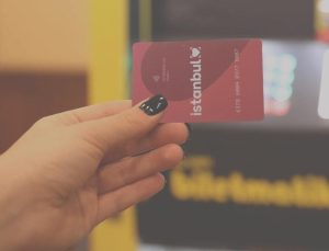 30 Yaş Üstü Öğrencilerin Toplu Ulaşımdaki İndirim Hakkı Yeniden Sağlandı: Detaylar ve Beklentiler