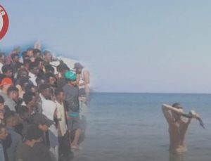 Akdeniz’deki çıplaklar adasını göçmenler bastı! Acil yardım istediler