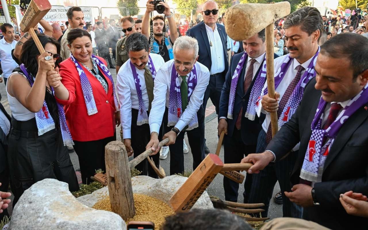 AKP’li belediye 6 bin nüfuslu ilçede şenliğe milyonlar harcadı, emekçinin maaşını ödeyemedi