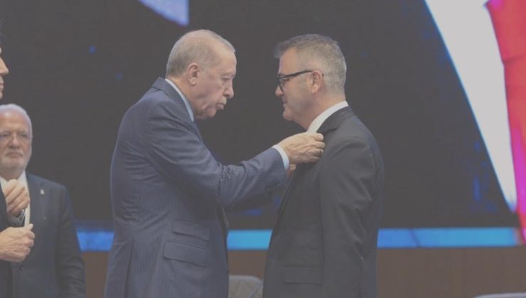 AKP’ye geçen lider silah harcını belediye kasasından ödetmiş