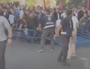 Ankara’da hareketli saatler… CHP gençlik kolları polis barikatlarını yıktı