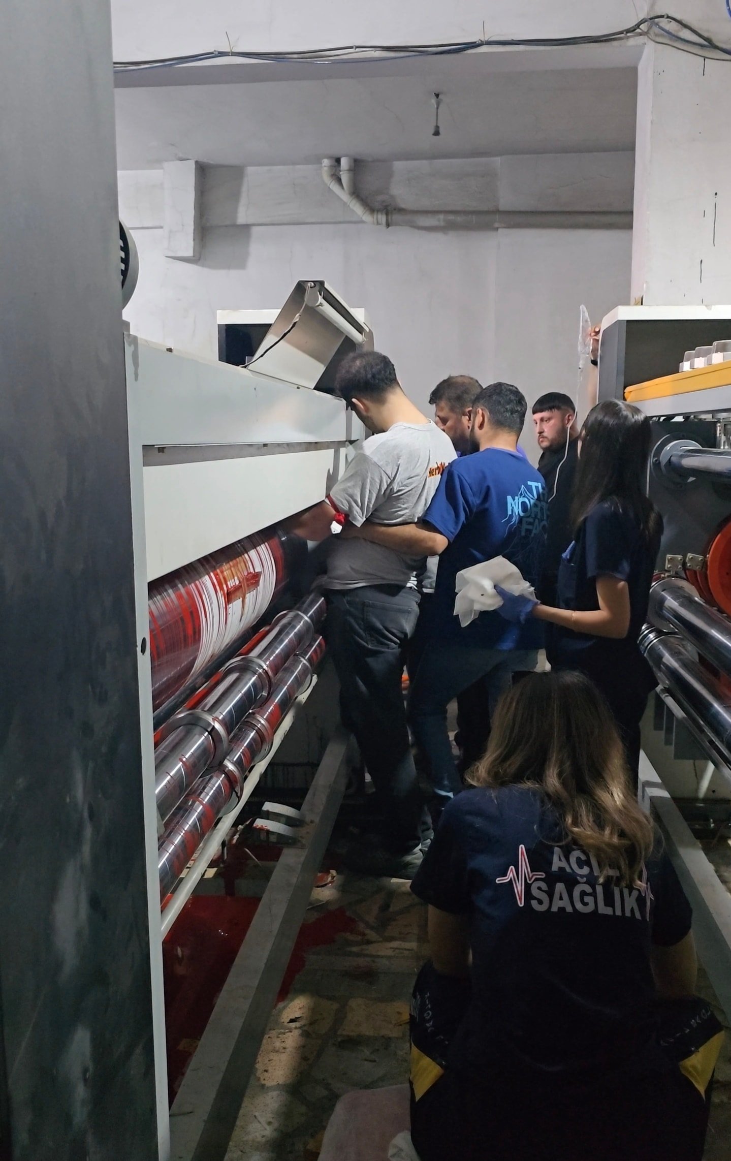 Ataşehir’de üretim tesisinde iş kazası: El sıkışan makineler ve hızlı müdahale