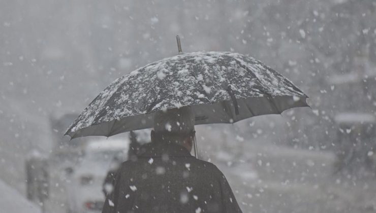 Beklenen kar bu bölgelere düştü, Meteoroloji 3 ili uyardı
