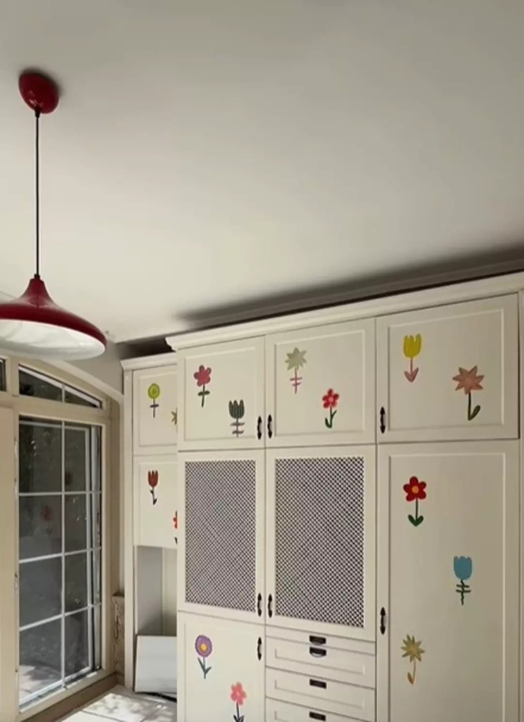 Berfu Yenenler ve Eser Yenenler'in yeni konutu toplumsal medyada gündem oldu