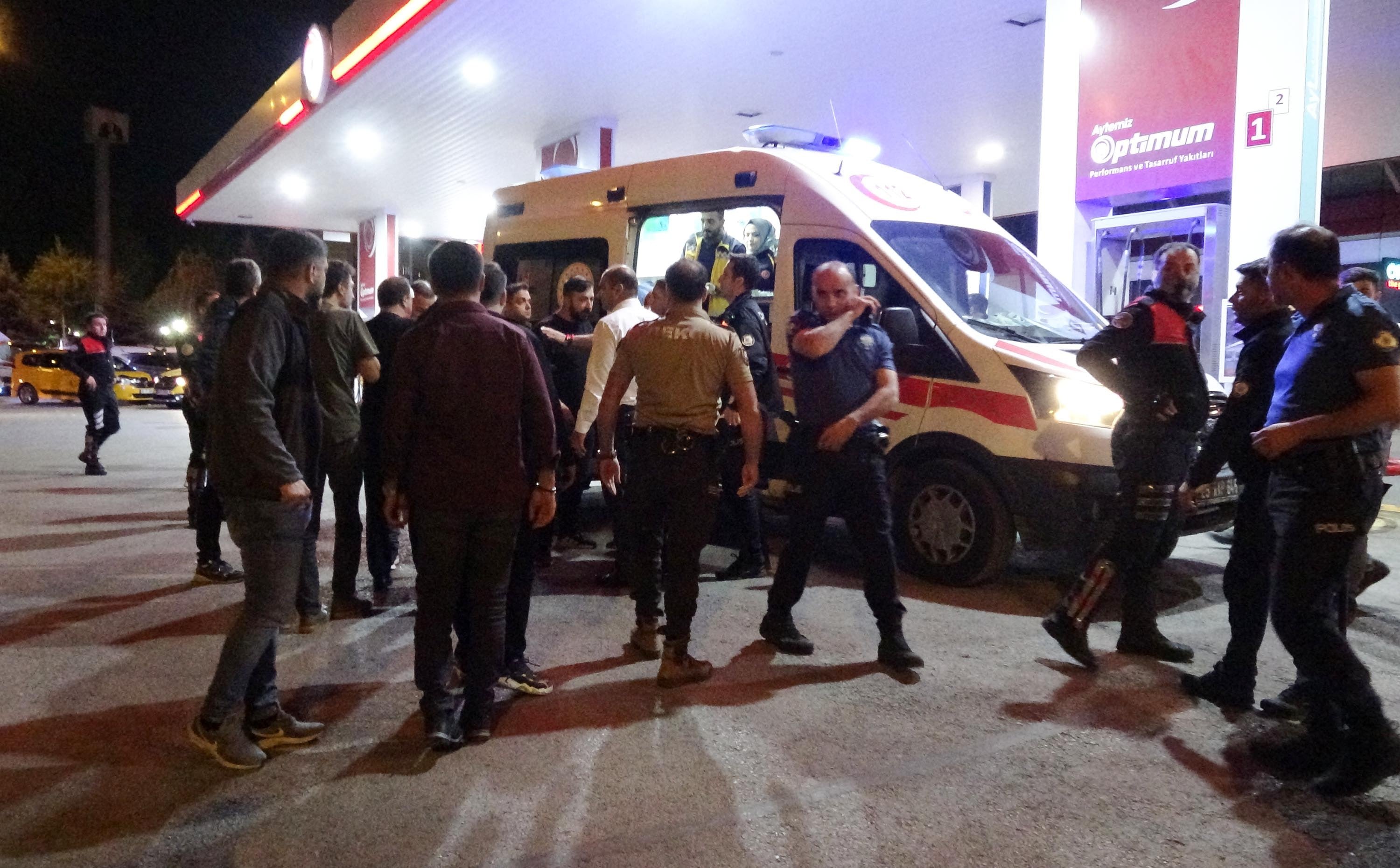 Bıçaklarla saldırdılar: İki aile altın parası için birbirine girdi