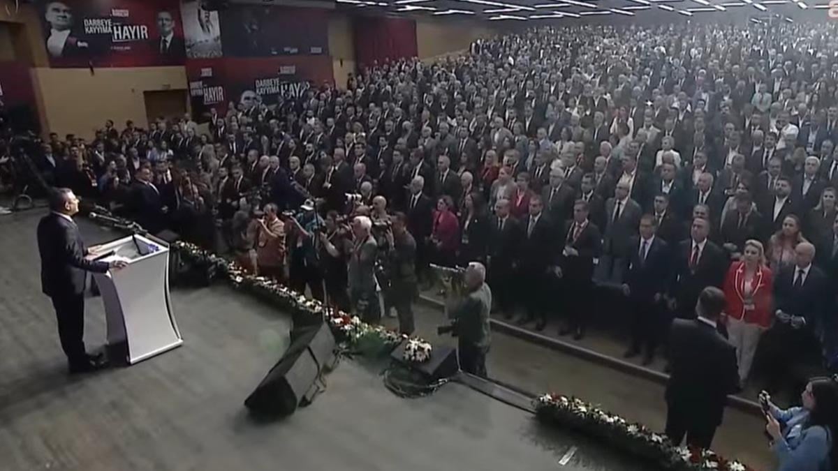 CHP'de Özgür Özel istedi idare düştü... Tekrar oylama yapılıyor