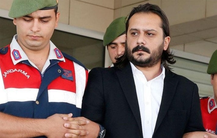 Emrah Serbes'e reaksiyonlar çığ üzere gelince imza günü iptal edildi