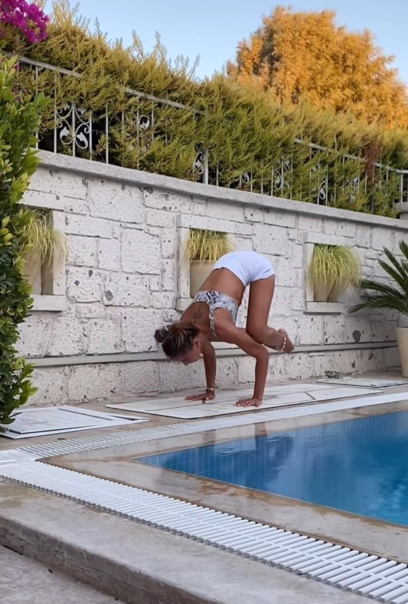 Eski kraliçe havuz başında kaza geçirdi