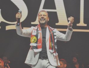 Eskişehir’deki konser gecikmesi sonrası Alişan sahneye çıktı: Kalabalık tepki gösterdi