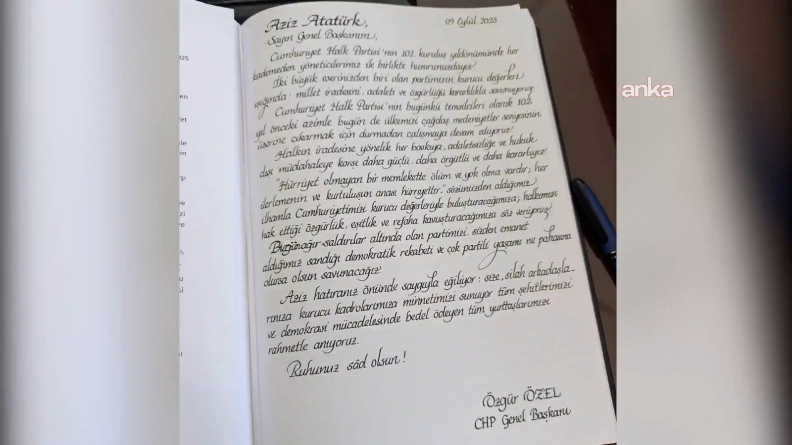 Gözler Özgür Özel'deydi: Anıtkabir Özel Defteri'ne bunları yazdı!