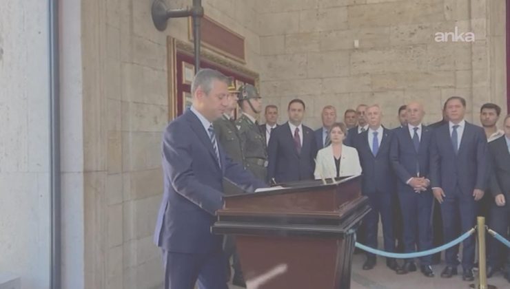 Gözler Özgür Özel’deydi: Anıtkabir Özel Defteri’ne bunları yazdı!