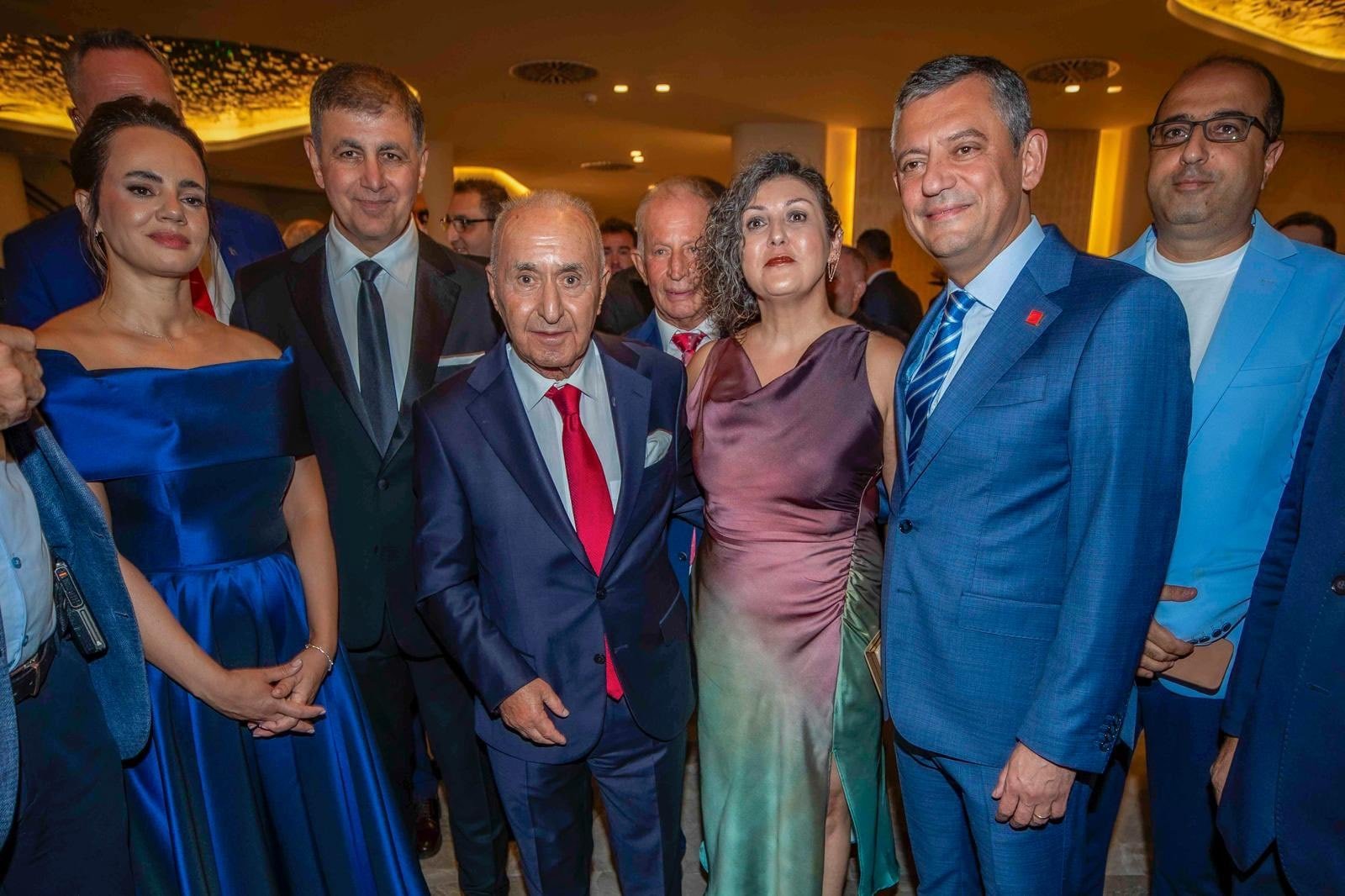 Harika kurultay öncesi CHP'lileri buluşturan düğün