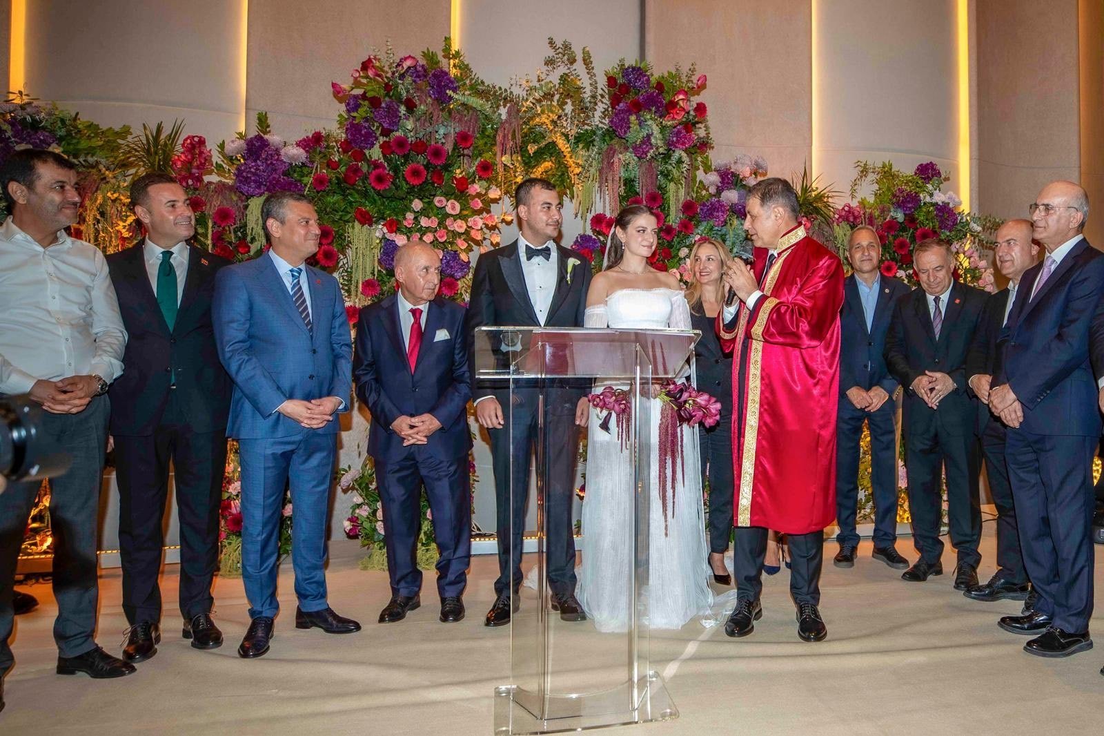 Harika kurultay öncesi CHP'lileri buluşturan düğün