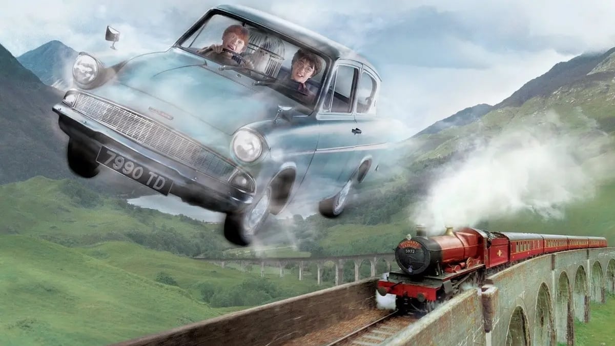 Harry Potter'ın uçan arabasına selfie çekerken çarptılar: Boğaziçi Köprüsü'nde şanssız kaza!
