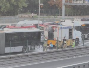 İstanbul’da metrobüs yangını: Trafik yoğunluğu oluştu