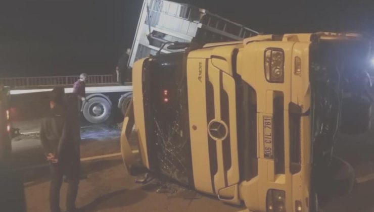 Karadeniz Kıyı Yolu’nda TIR devrildi