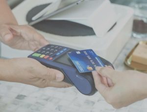 Kredi kartı kullanıcılarına ikaz: Fark etmezseniz paranızı alıyorlar!