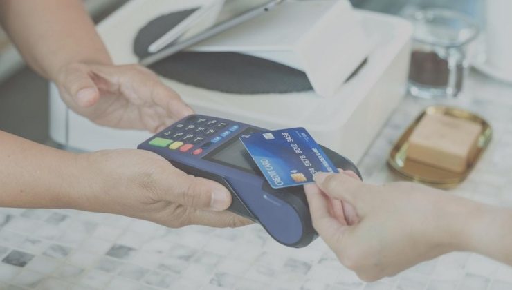 Kredi kartı kullanıcılarına ikaz: Fark etmezseniz paranızı alıyorlar!