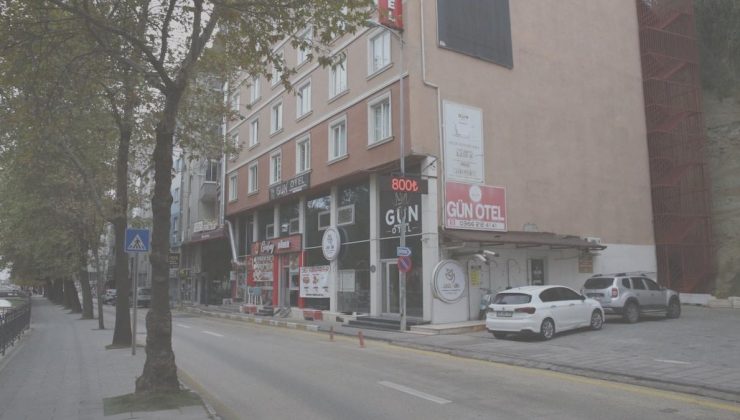 Otel penceresinden düşen bayan hayatını kaybetti