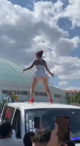 Otomobil fuarındaki dans ortalığı karıştırdı: Valilik soruşturma başlattı