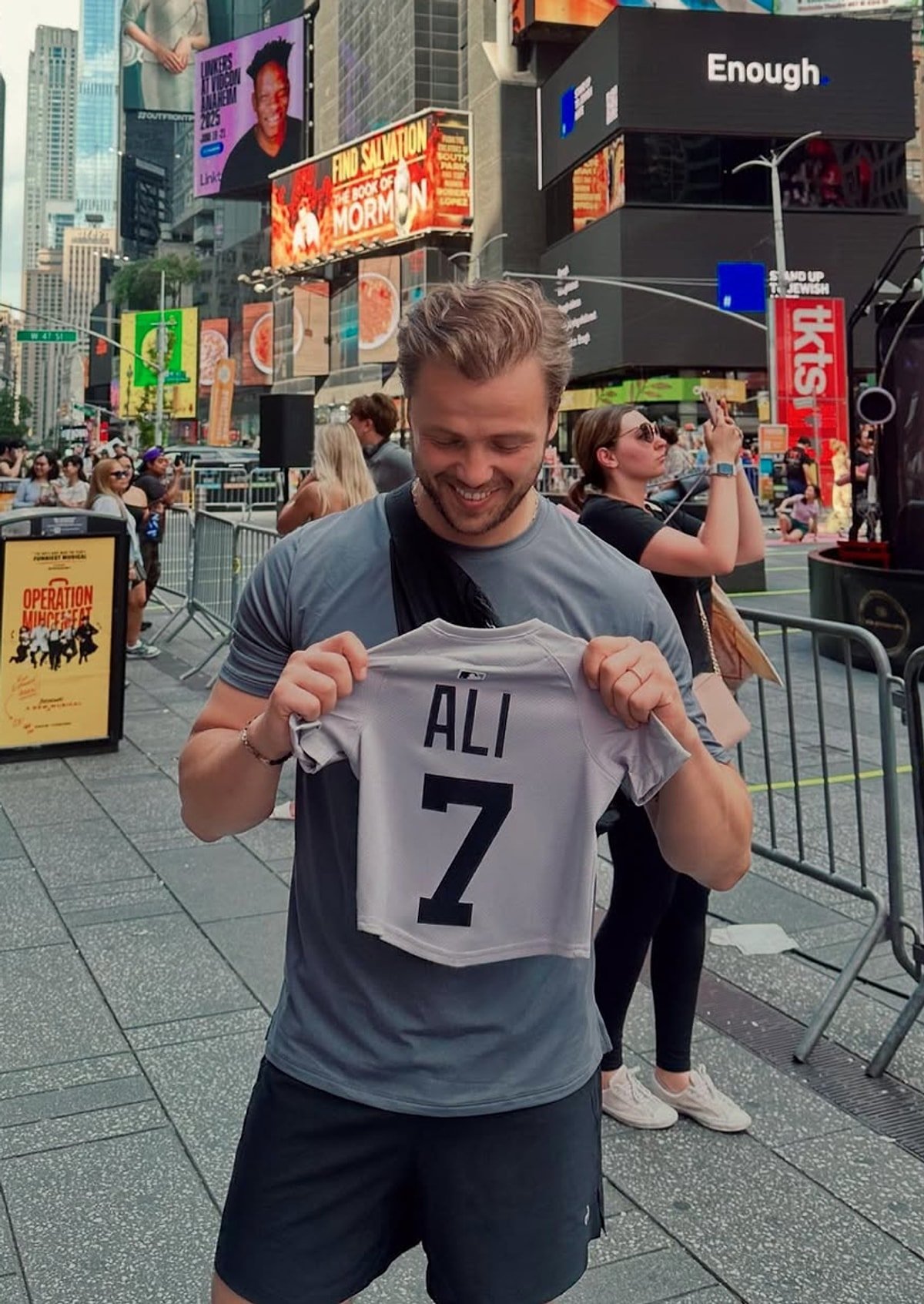 Tolga Sarıtaş oğlu Ali'ye kavuştu