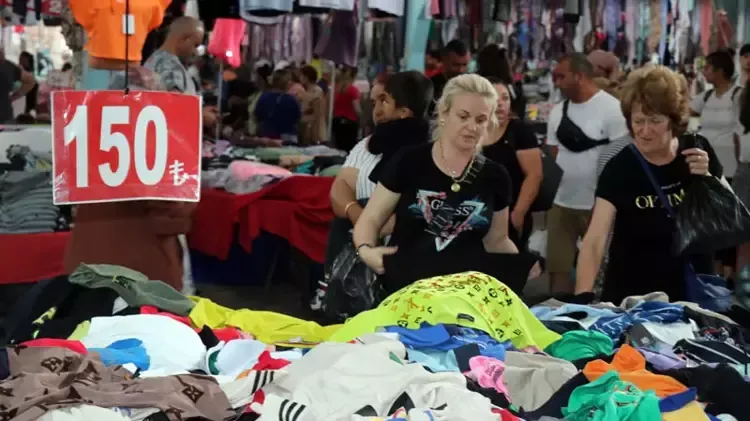 Türkler çekildi, ortalık onlara kaldı... Huduttan akın akın geliyorlar