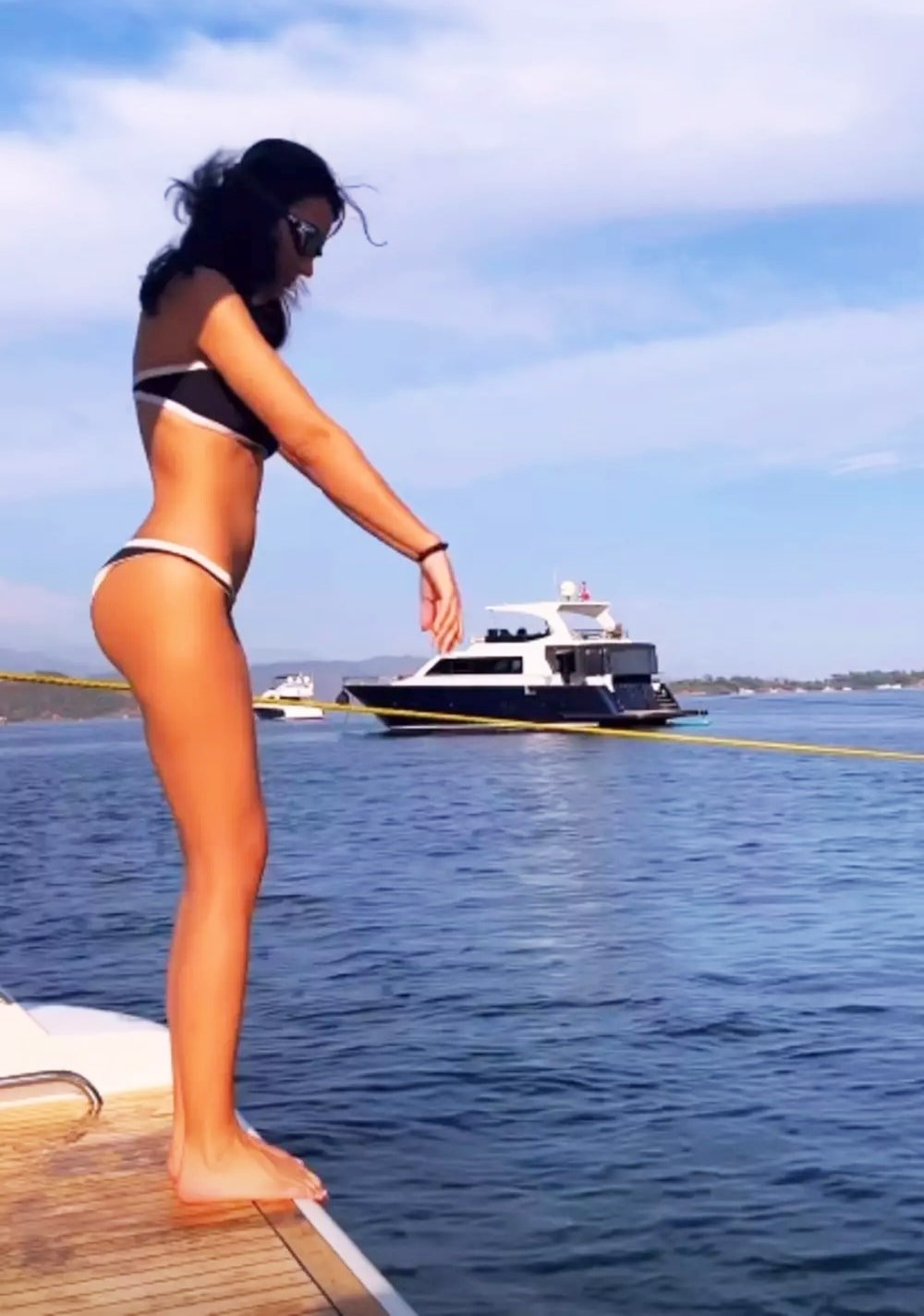 Tuvana Türkay, ablası ile mavi tipe çıktı
