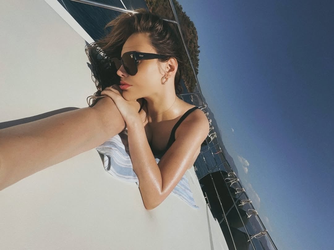 Tuvana Türkay, ablası ile mavi tipe çıktı