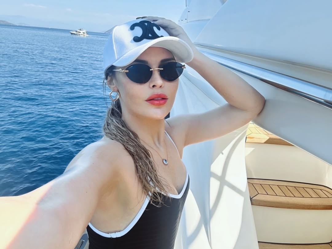 Tuvana Türkay, ablası ile mavi tipe çıktı