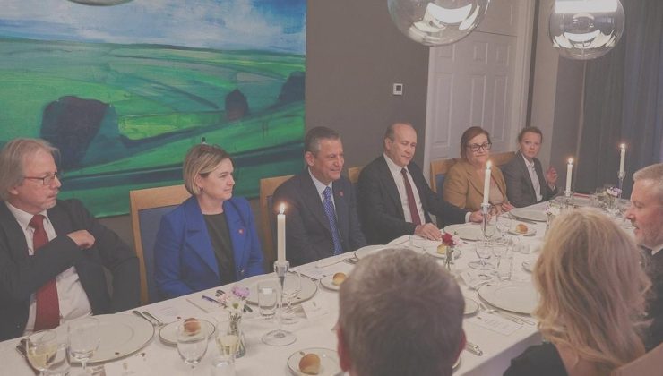 CHP lideri Özel, büyükelçilerle bir ortaya geldi