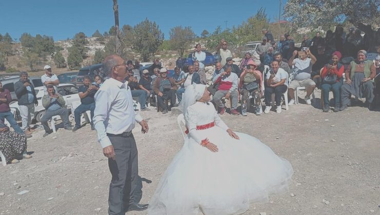 Evlendikten 40 yıl sonra düğün yaptılar