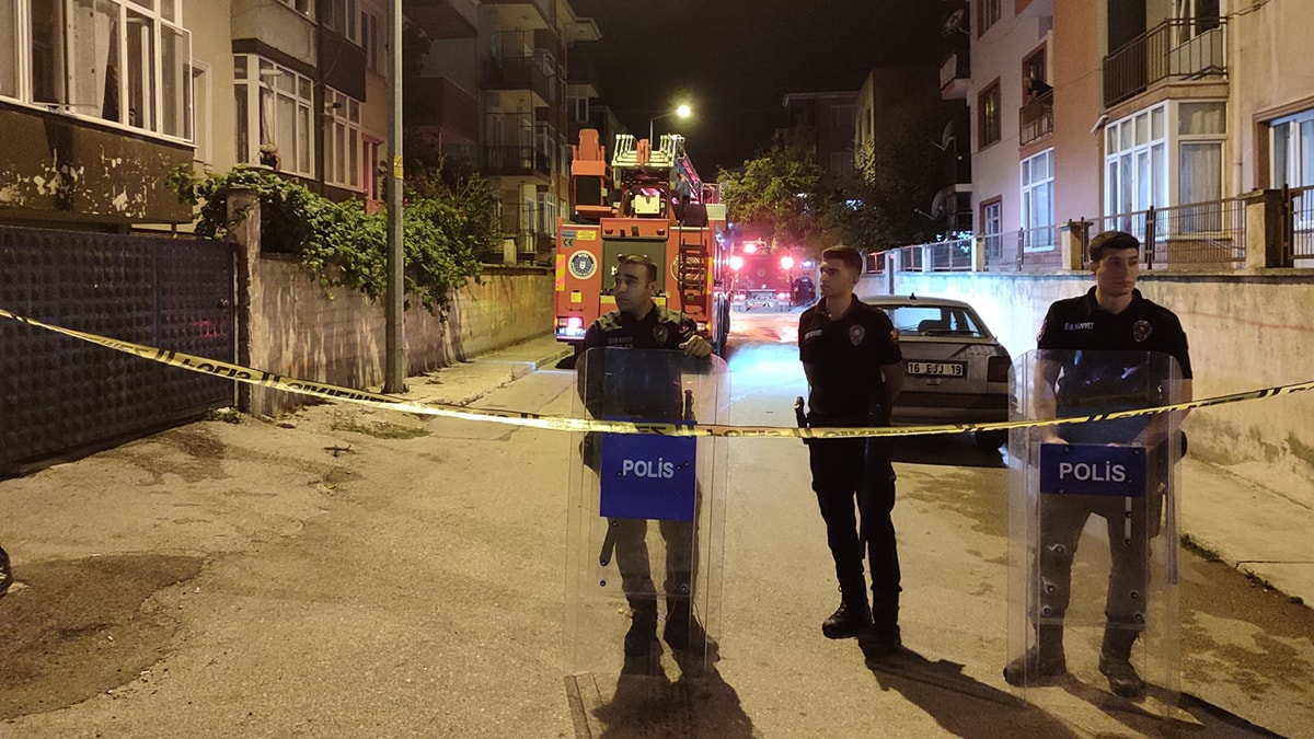 Gece yarısı kahreden haber! Konuta giren gruplar yanmış 3 cesetle karşılaştı