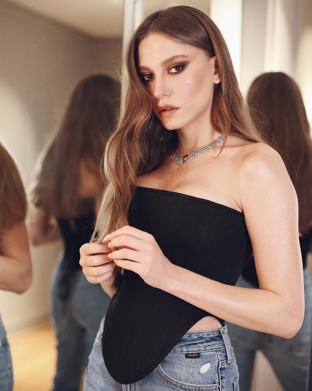 Serenay Sarıkaya'nın terlikleri 50 bin lira