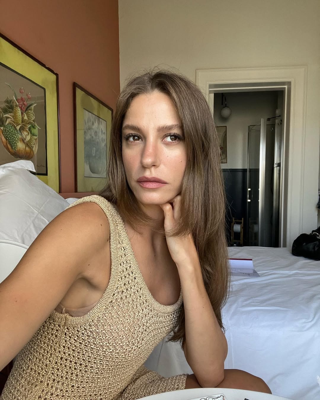 Serenay Sarıkaya'nın terlikleri 50 bin lira