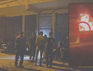 Yangında kalan çocuğunu kurtarmak için alevler ortasına daldı